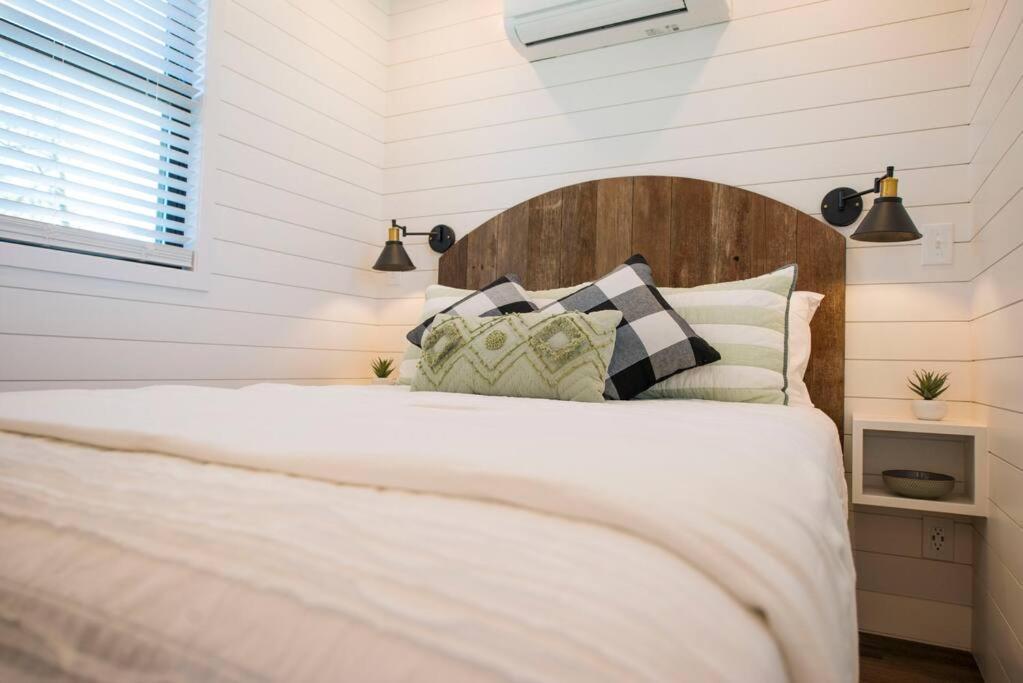 Container Home With Rooftop Views And Pickleball-Pecan Grove Bellmead Exterior photo