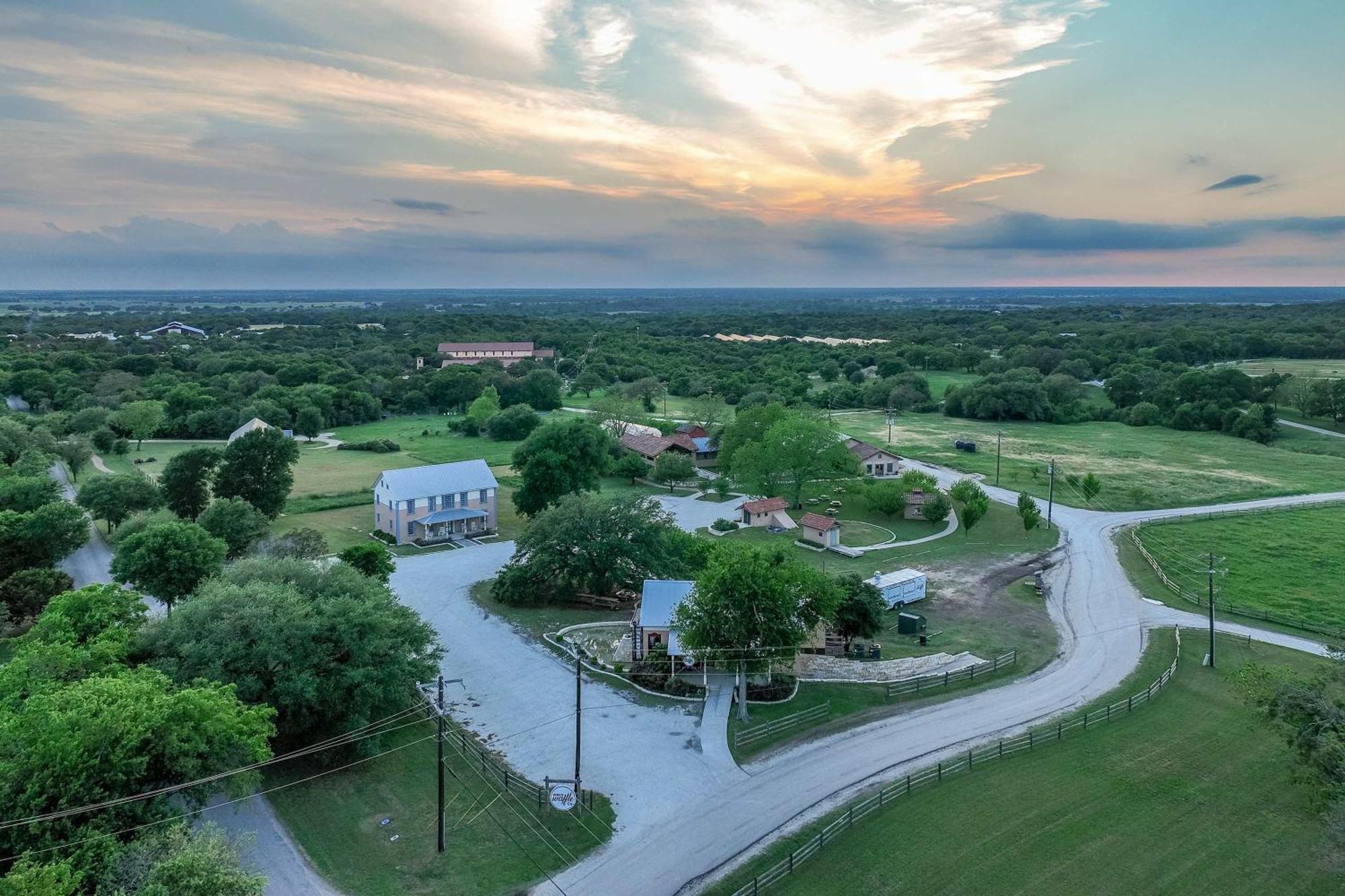 Container Home With Rooftop Views And Pickleball-Pecan Grove Bellmead Exterior photo